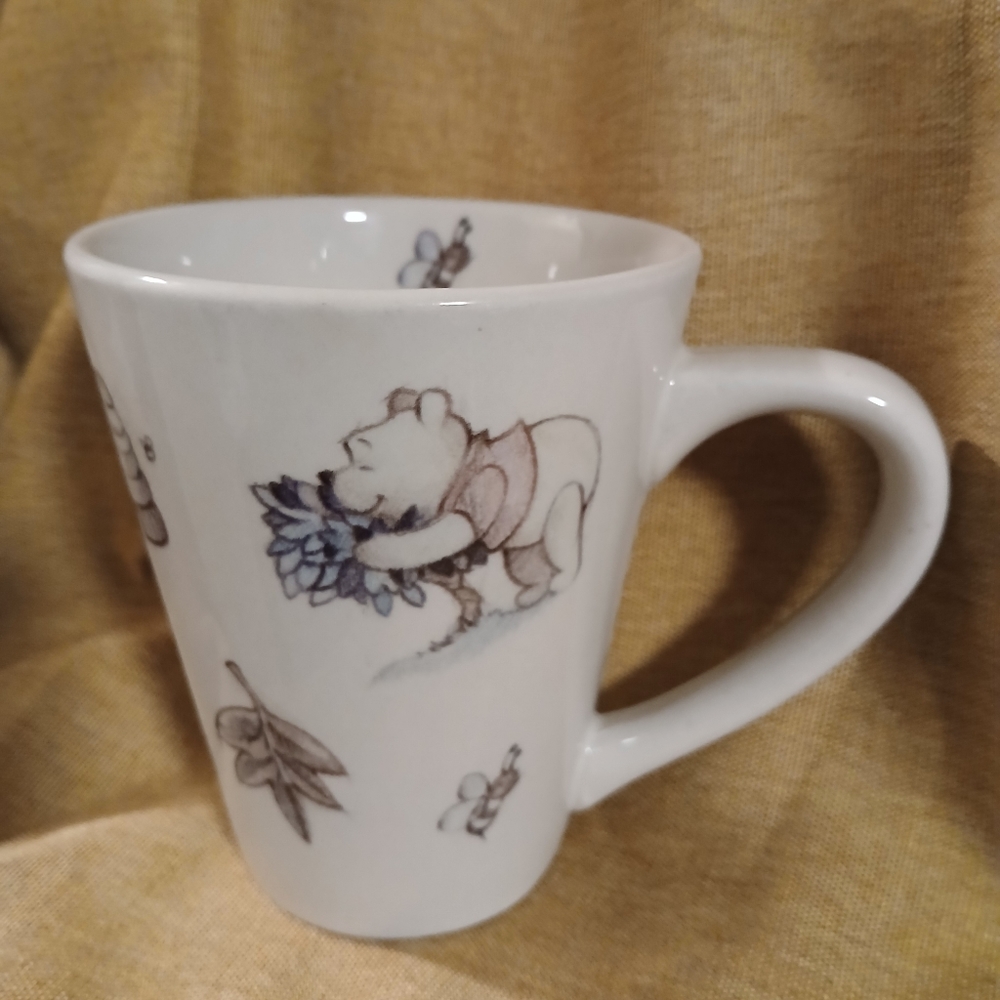 Disney Poh, Tigger, Piglet Honey Bee 100 Acres Mug (022525E)